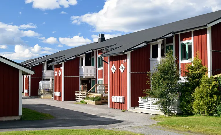 Bild på fastigheten Sländan, adress Korpralsvägen 7 - 33, 14 - 32