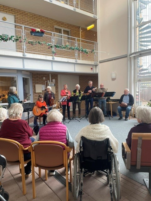 Musikgruppen svänggänget och publik